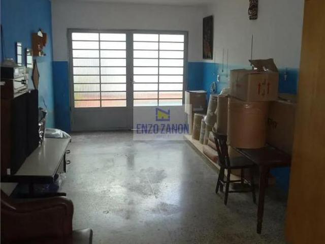 Sobrado comercial com 370 m² de área construída e 330 m² de terreno em rua de grande fluxo de veícu