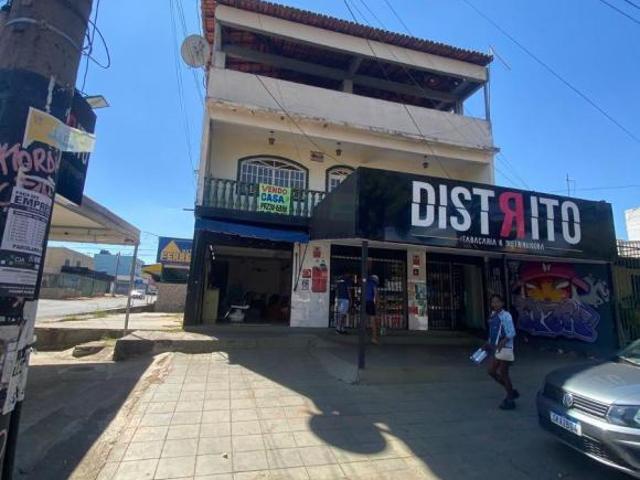 Sobrado Comercial esquina com 2 lojas, apartamento + terraço