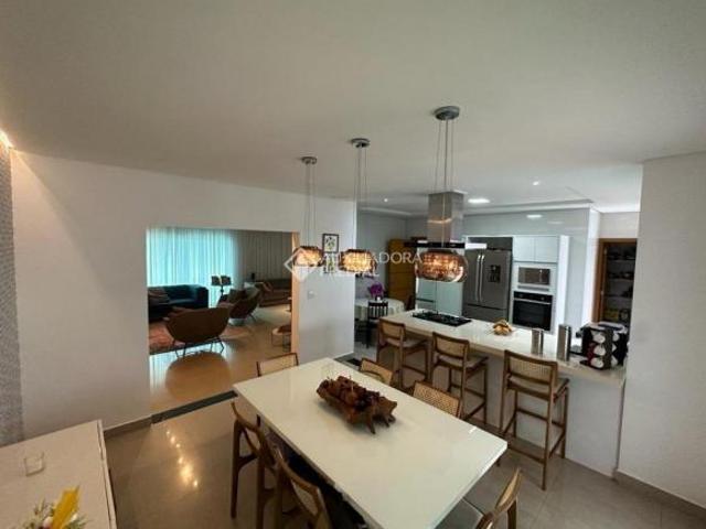 Sobrado de Alto Padrão à Venda em São Bernardo do Campo | 364 m² | 4 Suítes | Piscina | Energia Sola