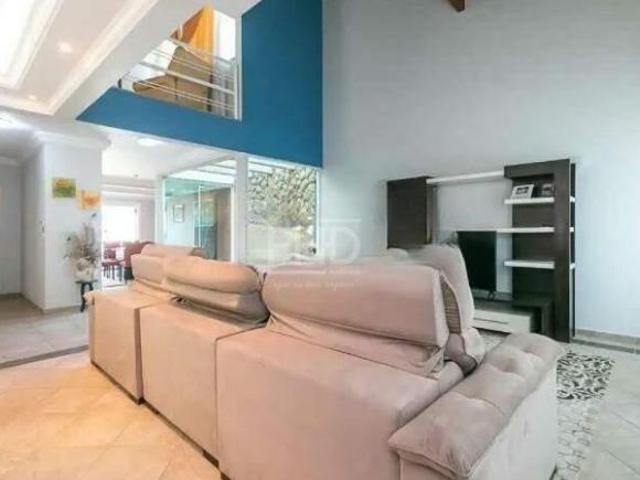 Sobrado de Alto Padrão à Venda na Nova Petrópolis – 4 dormirórios, 1 suite, 4 vagas cobertas