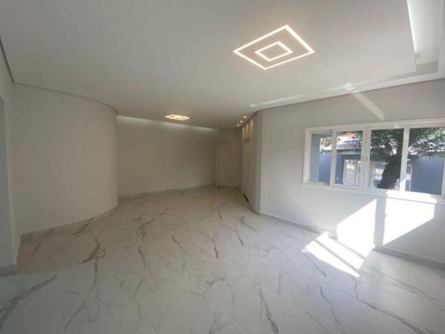 Sobrado de alto padrão com 400m², 4 dormitórios 3 suítes, 4 vagas