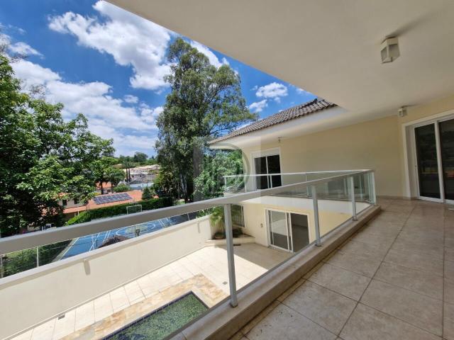 Sobrado de alto padrão com 4 suítes, piscina e 6 vagas 400 m²