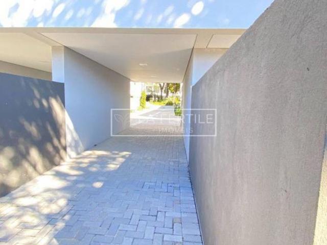 Sobrado de Condomínio com 3 Quartos, 3 Suítes, 190M², à Venda por R$ 2.143.600,00 Guabirotuba, Cur