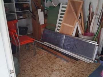 Praça Três de Setembro - Garagem, Área de serviço
