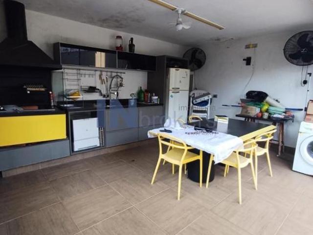 SOBRADO DE LUXO À VENDA 3 QUARTOS, 2 SUÍTES, 4 VAGAS NO JARDIM PAULISTA II, JUNDIAÍ SP! Casa moder