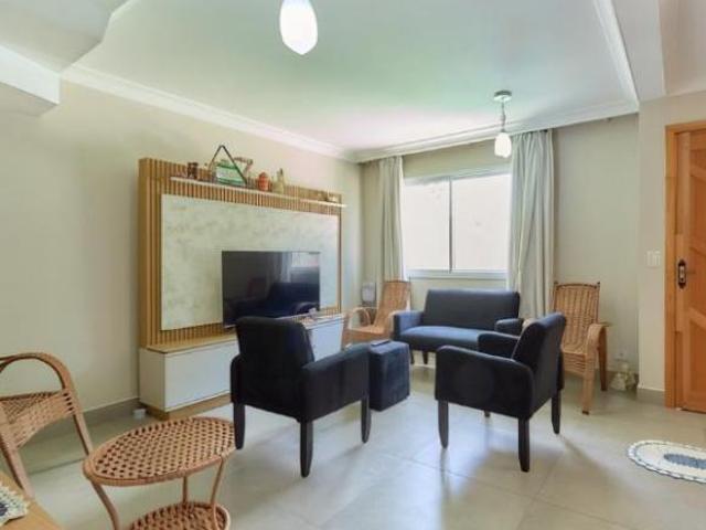 Sobrado de Rua no Boqueirão | 130m² Privativos | 3 Qts 1 Suíte | 2 Vagas | Churrasqueira