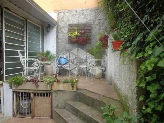 Sobrado de 03 Dormitórios/Quartos opção para 04 dormitórios No Bairro Tristeza
