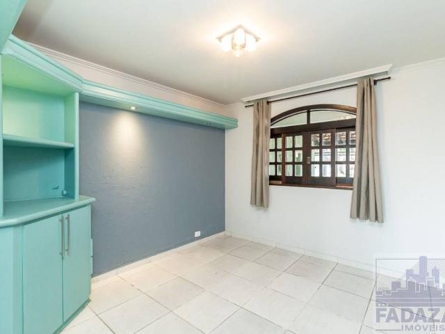 Sobrado de 155 m² na Generis Calvo Tarumã Curitiba PR, aluguel por R$ 4.000/mês
