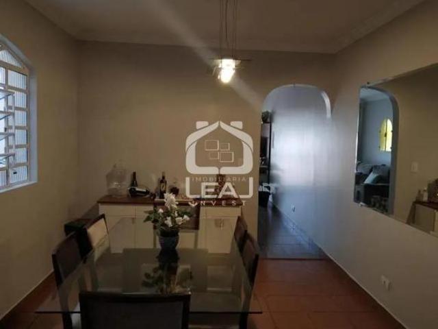 Sobrado de 180 m² à venda com 3 quartos sendo 1 suíte e 2 vagas de garagem no Parque Regina Zona Su