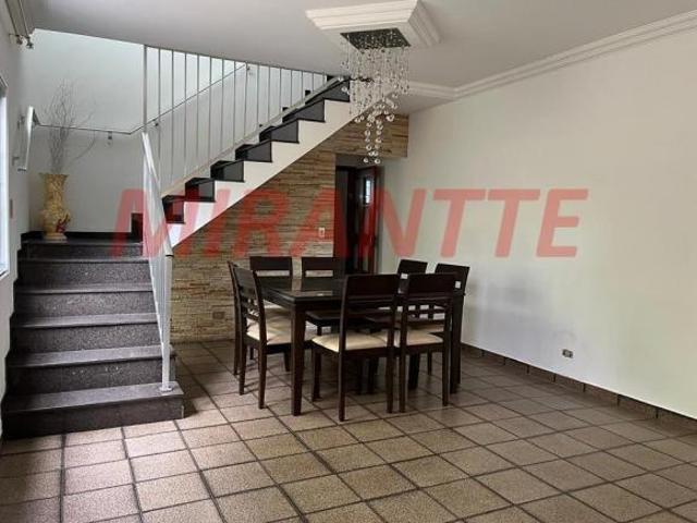 Sobrado de 187m² com 3 quartos