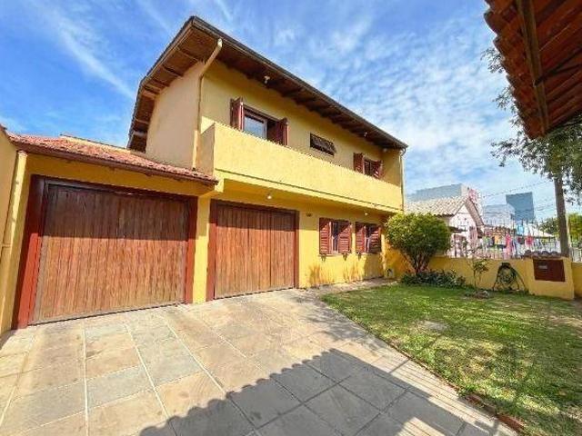 Sobrado de 189m²: Oportunidade Residencial ou Comercial em Terreno de 330m²
