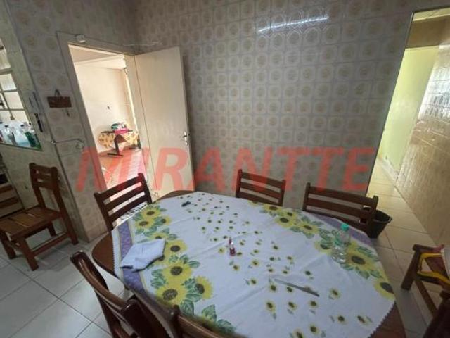 Sobrado de 1976m² com 3 quartos