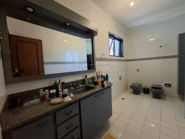 Casa sobrado de 117m² com 04 quartos sendo 02 suítes para locação e venda Centro