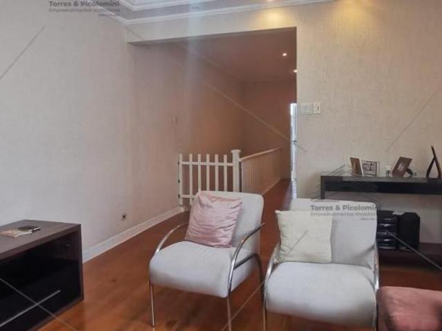 Sobrado de 128 m² a venda no cambuci, com 2 dormitórios, 2 banheiros, cozinha planejada, sala, varan
