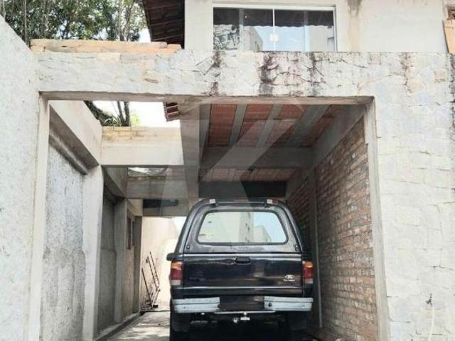 Sobrado de 133m2 em terreno de 500m2 com 3 suítes, isolada, 5 vagas e muito espaço no Tremembé