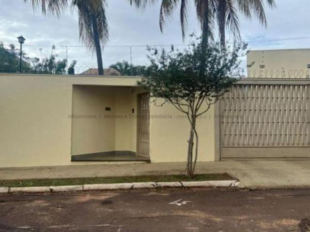 Sobrado de 240 m² com 4 quartos e piscina próximo ao shoping norte sul