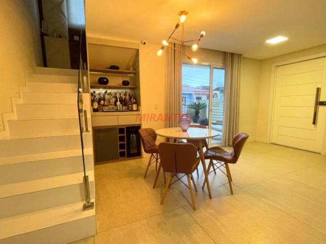 Sobrado de 240m² com 3 quartos