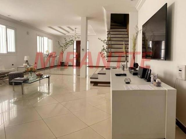 Sobrado de 250m² com 3 quartos
