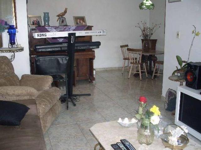 Sobrado de 250m² com 3 quartos