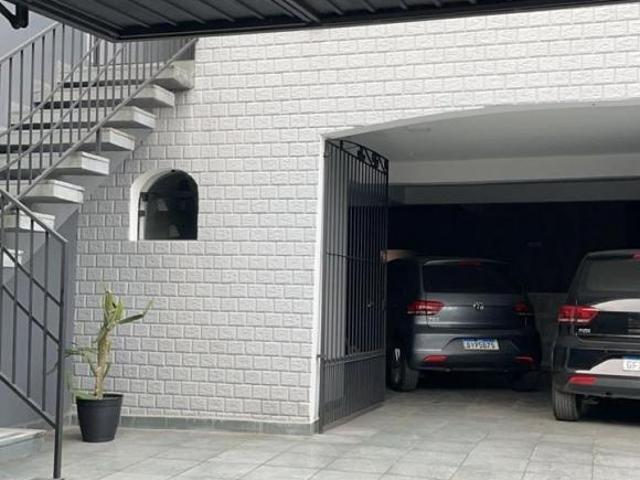 Sobrado de 263m² no Jardim Rina Santo André com 3 dormitórios sendo 1 suíte e 4 vagas Casa à ven