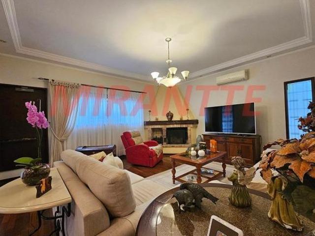 Sobrado de 270m² com 4 quartos