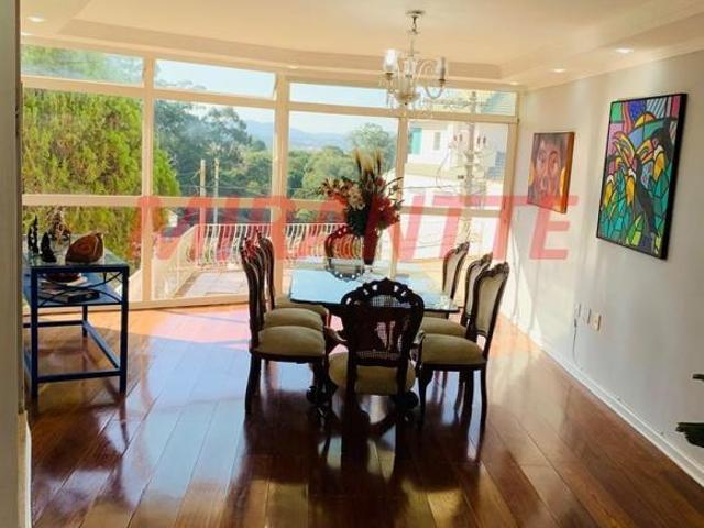 Sobrado de 277m² com 4 quartos