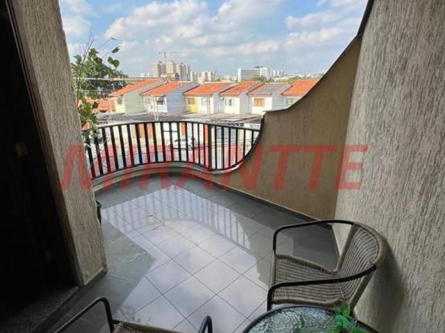 Sobrado de 2010m² com 3 quartos