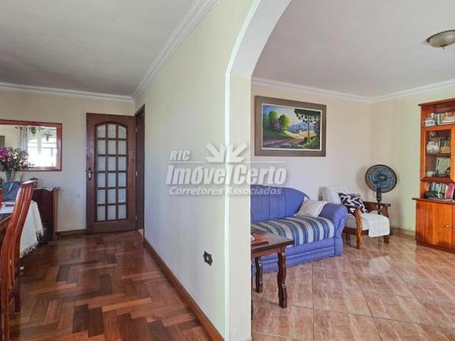 Sobrado de 210 m² com amplo terreno 4 dormitórios