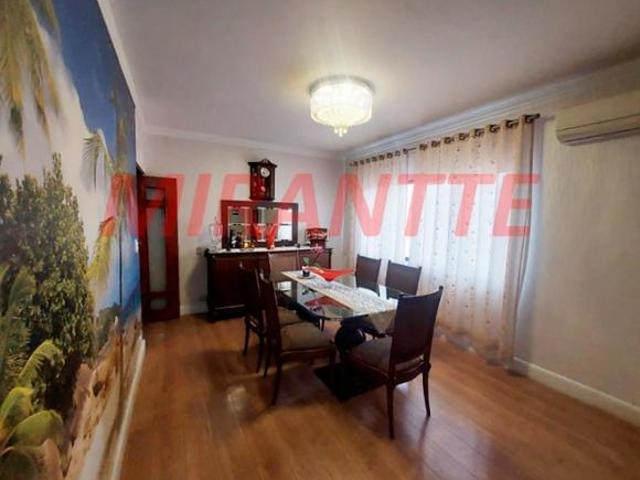 Sobrado de 238m² com 4 quartos