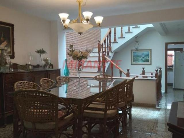 Sobrado de 342m² com 4 quartos