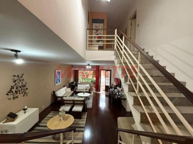 Sobrado de 360m² com 4 quartos