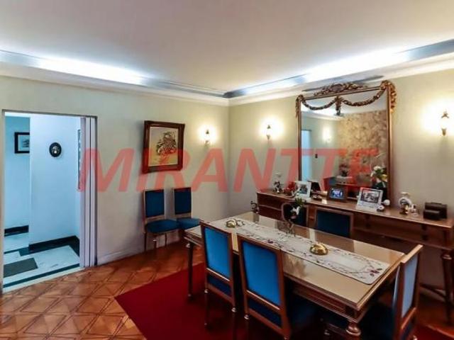 Sobrado de 300m² com 4 quartos