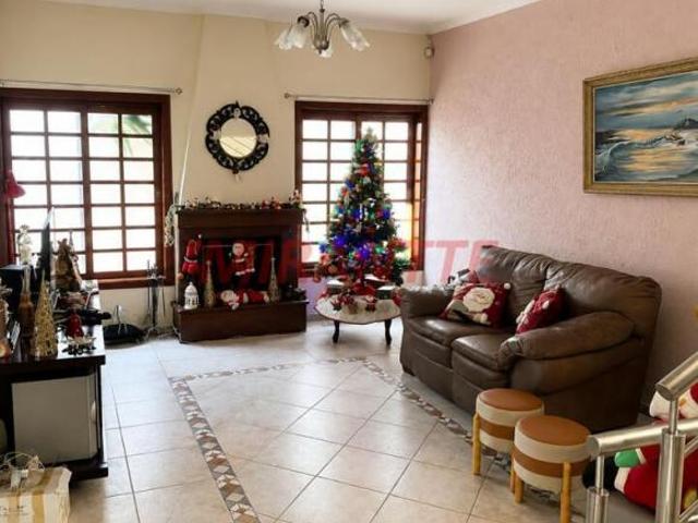 Sobrado de 338m² com 4 quartos