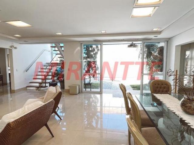Sobrado de 338m² com 5 quartos