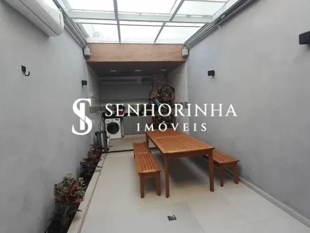 Sobrado moderno à venda na Vila Granada com 160m², 3 suítes, 2 salas, espaço gourmet com churrasquei