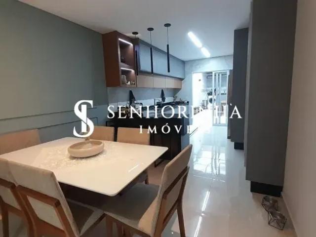 Sobrado moderno à venda na Vila Granada com 160m², 3 suítes, 2 salas, espaço gourmet com churrasquei