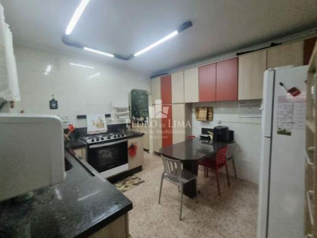 Sobrado de 3 Dormitórios sendo uma suíte no térreo e 5 vagas no Jardim Popular Penha