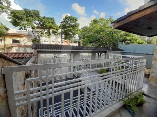 Sobrado de 450 mts², 4 quartos 4 suítes, 3 vagas, com piscina, no Guapira