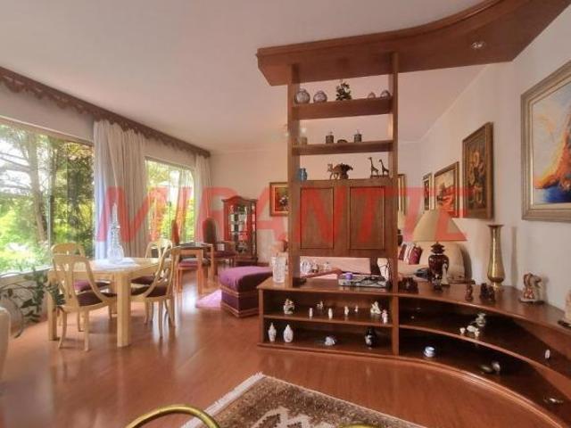 Sobrado de 459m² com 4 quartos