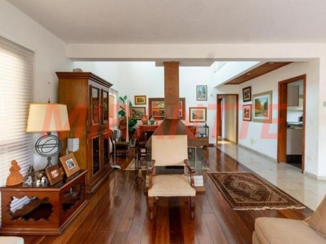 Sobrado de 412m² com 9 quartos