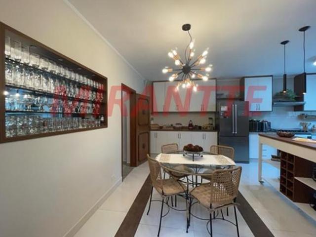 Sobrado de 422m² com 3 quartos