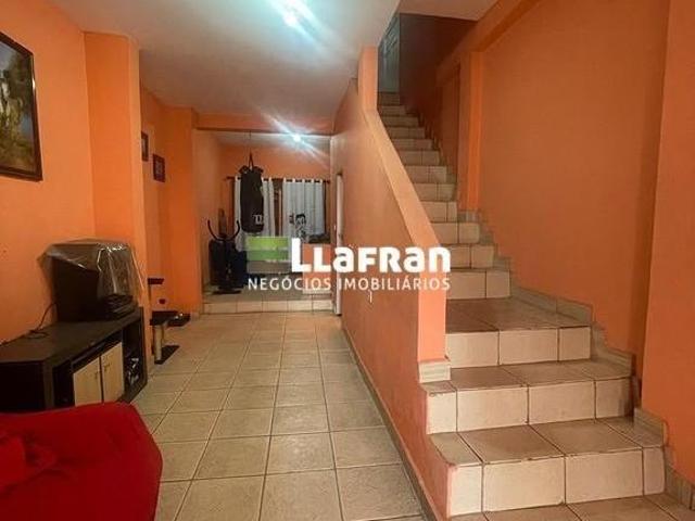 Sobrado de 4 dormitórios Proximo Mercado D&amp apos avó