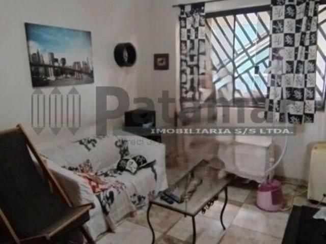 Sobrado de 4 Quartos Reformado com Quintal no Instituto de Previdência