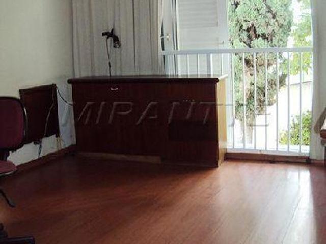 Sobrado de 556m² com 4 quartos