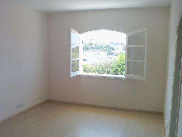Sobrado de 580m² com 6 quartos