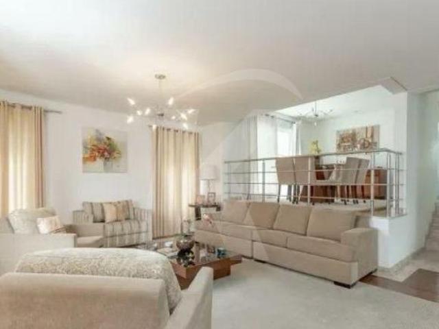 Sobrado de 525 mts², 5 dormitórios, 6 vagas, com piscina, no Tremembé