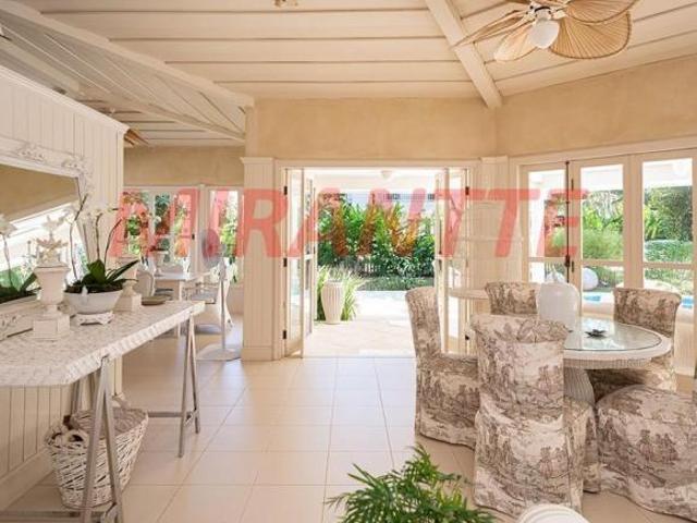 Sobrado de 526m² com 7 quartos