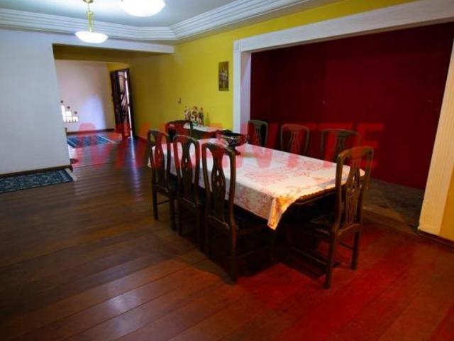 Sobrado de 670m² com 4 quartos