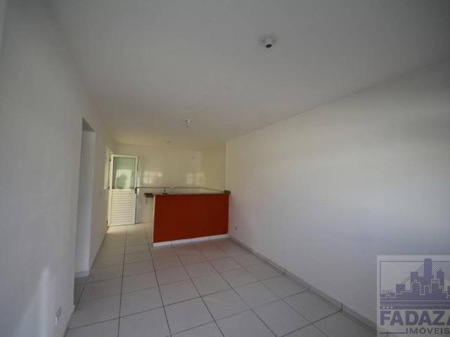 Sobrado de 60 m² na Demétrio Lezan Uberaba Curitiba PR, aluguel por R$ 1.800/mês