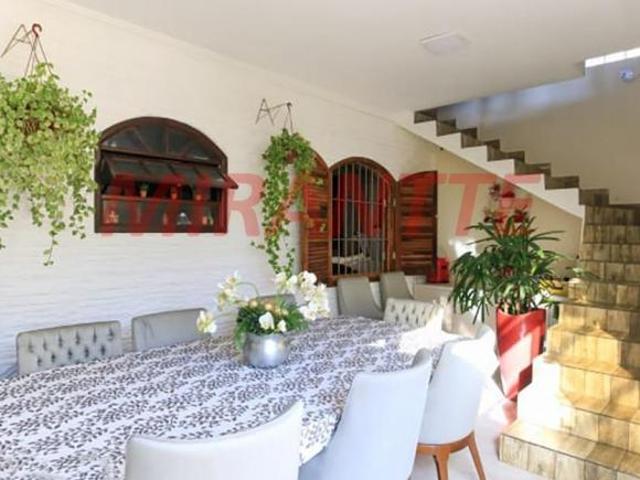 Sobrado de 81m² com 4 quartos